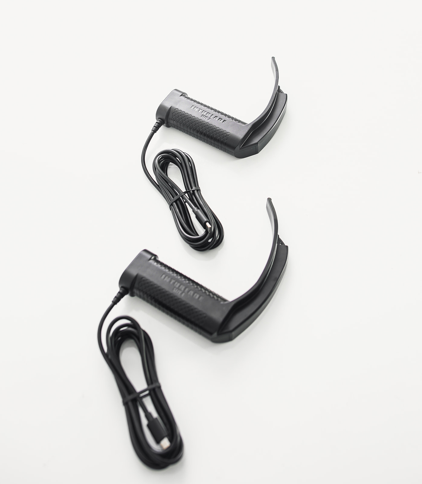 IntuBlade Size 3 and Size 4 single-use video laryngoscopes with USB-C cables.